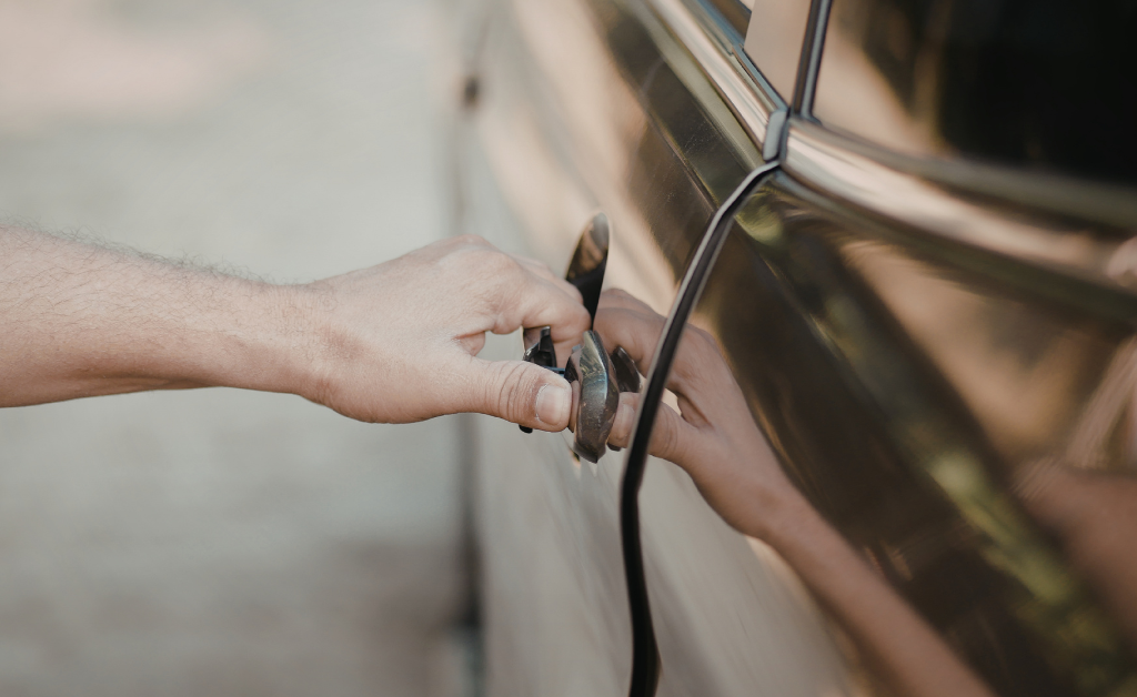 What Should I Do If I Am Locked Out of My Car in Manchester