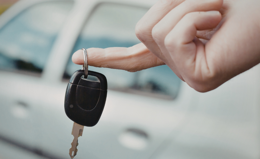 is it cheaper to use a locksmith instead of a dealership for car keys